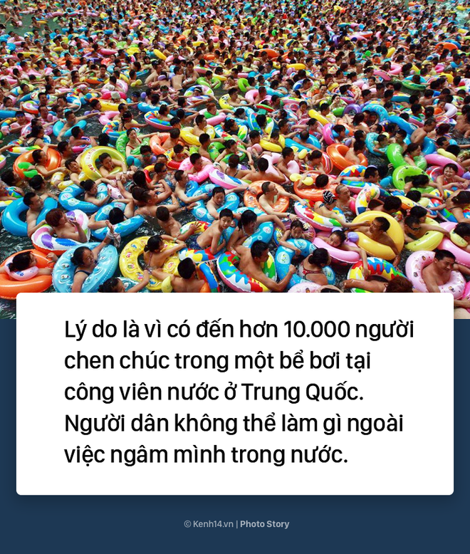 Đến hẹn lại lên: Vừa vào hè, bể bơi ở Trung Quốc đã đông tới mức phải gạt người ra để nhìn thấy nước - Ảnh 5.