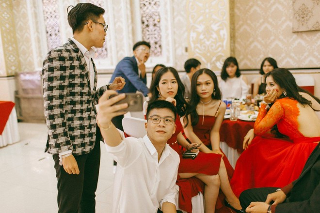 Không chỉ RMIT, trường chuyên phố núi Kon Tum cũng khiến chúng ta đã mắt với dàn trai xinh gái đẹp trong tiệc prom - Ảnh 12.