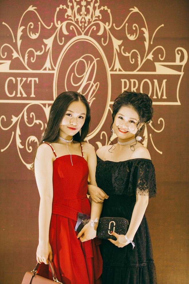 Không chỉ RMIT, trường chuyên phố núi Kon Tum cũng khiến chúng ta đã mắt với dàn trai xinh gái đẹp trong tiệc prom - Ảnh 18.