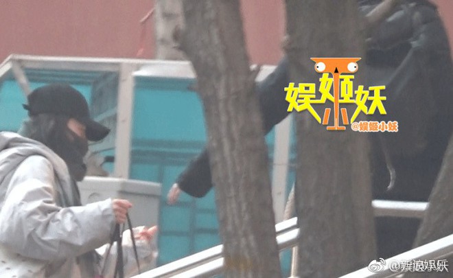 Triệu Hựu Đ&igrave;nh - Cao Vi&ecirc;n Vi&ecirc;n: Cưới nhau 3 năm vẫn d&iacute;nh nhau như sam giống thuở mới y&ecirc;u - Ảnh 2.