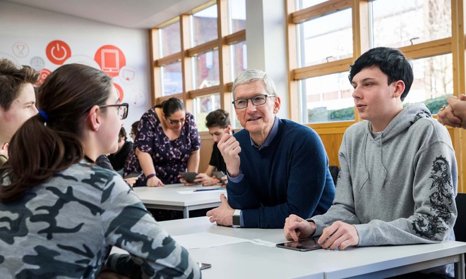 Tim Cook không muốn con cháu mình dùng mạng xã hội quá sớm - Ảnh 1.