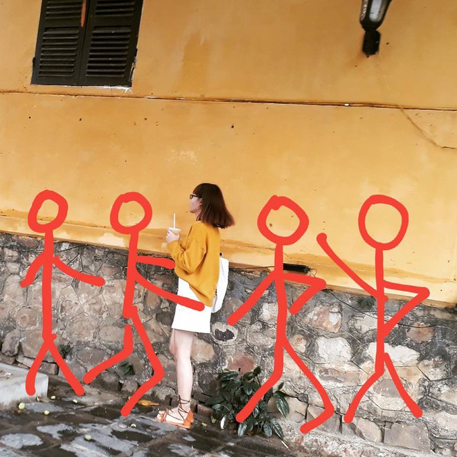 Bị hội chị em lật k&egrave;o ph&uacute;t ch&oacute;t, c&ocirc; bạn s&aacute;ng tạo c&aacute;ch chụp ảnh nh&oacute;m khi du lịch si&ecirc;u b&aacute; đạo - Ảnh 2.
