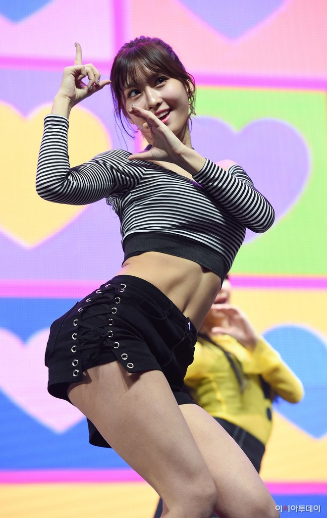 Momo (Twice) được công nhận là dancer giỏi nhất trong mắt của biên đạo múa nổi tiếng nhất nhì Kpop - Ảnh 4.