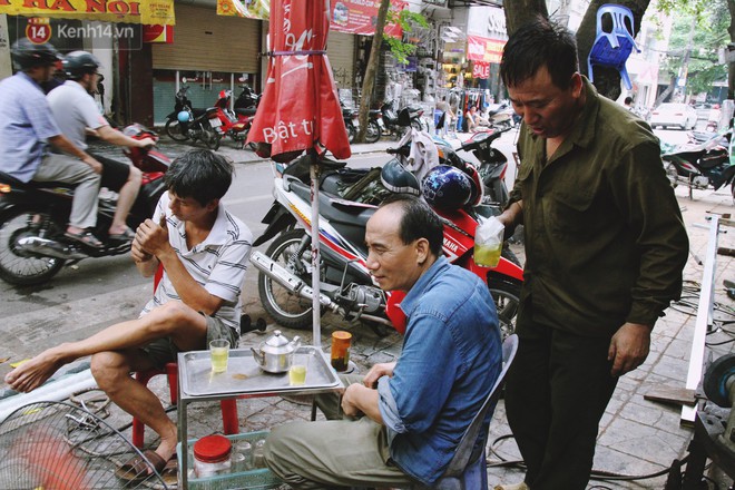 Chuyện người thợ cuối cùng ở phố Lò Rèn: Vẫn mướt mồ hôi quai búa đỏ lửa giữa nắng nóng 40 độ của Hà Nội - Ảnh 8.