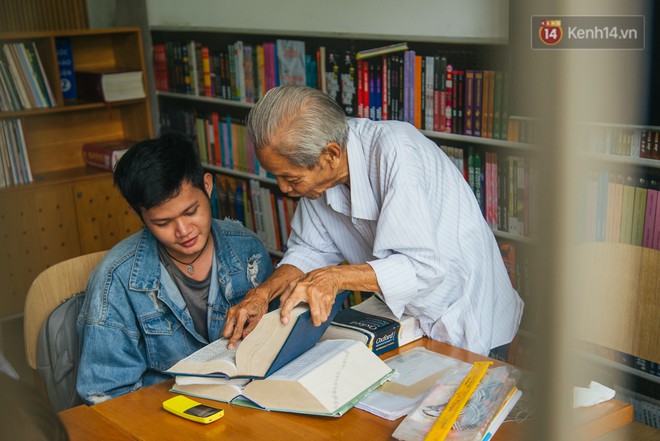 Chuyện ông cụ 77 tuổi ngồi ở thư viện Sài Gòn từ sáng đến tối mịt: Ăn cơm từ thiện, luyện học tiếng Anh - Ảnh 7.
