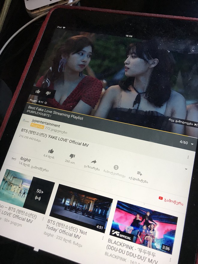 Netizen phát hiện hit mới của TWICE quảng cáo ngay trên MV của BTS và Black Pink - Ảnh 3.