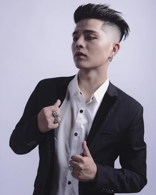 Bất ngờ trước ảnh mới nhất của Quang Anh (The Voice Kids): Mũi thon gọn, mặt trang điểm kĩ càng - Ảnh 4.