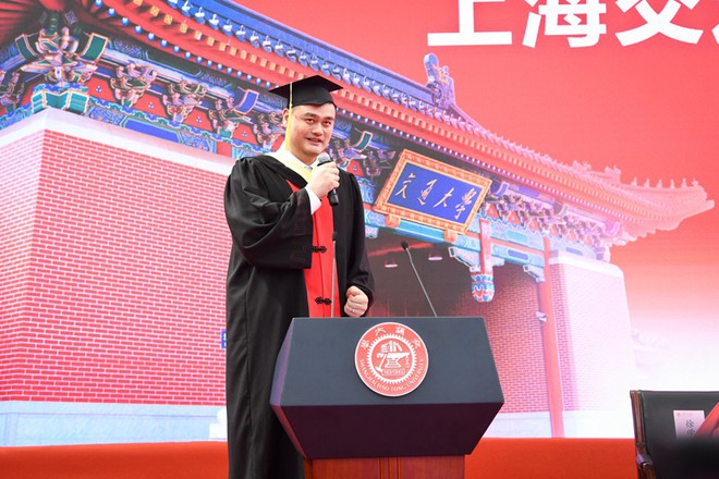 Chàng trai meme Yao Ming cuối cùng cũng tốt nghiệp đại học ở tuổi 38 sau 7 năm dùi mài kinh sử - Ảnh 3.