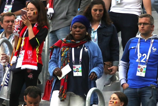 Bạn gái Pogba cười tươi hết cỡ, cùng CĐV Pháp mừng vé vào chung kết World Cup 2018 - Ảnh 2.