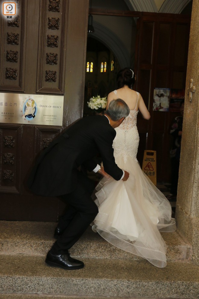 Sao nam “Lộc Đỉnh Ký” hạnh phúc tổ chức đám cưới ở tuổi 63, dàn sao TVB nô nức tới dự hôn lễ - Ảnh 6.