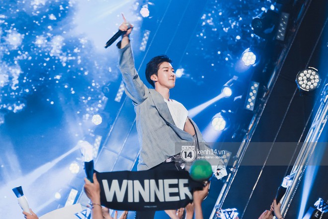 Chùm ảnh đẹp nhất trong show Hàn-Việt: WINNER, Jung Hae In, Noo Phước Thịnh cùng dàn nghệ sĩ Việt để lại chuỗi cảm xúc vỡ òa - Ảnh 41.