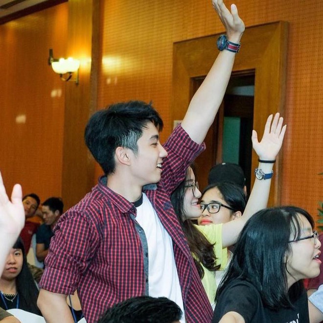 Hotboy trường THPT chuy&ecirc;n Trần Ph&uacute; khiến cư d&acirc;n mạng ng&acirc;y ngất v&igrave; vừa đẹp trai, vừa tranh luận cực đanh th&eacute;p - Ảnh 6.