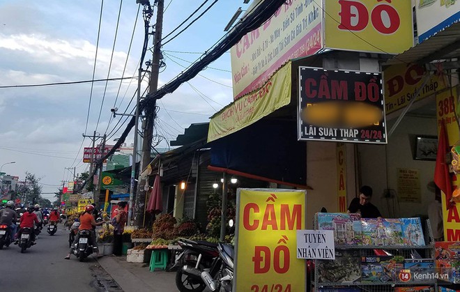 Chưa đến trận chung kết, tờ rơi “dịch vụ cầm đồ” đã được phát tận tay cho khách xem bóng đá tại quán cafe Sài Gòn - Ảnh 5.