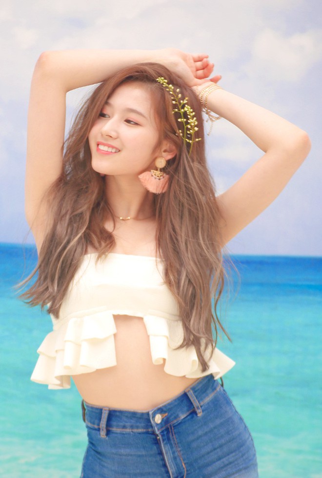 Ai rồi cũng kh&aacute;c, TWICE lột x&aacute;c từ ng&acirc;y thơ sang sexy bỏng mắt dưới nắng h&egrave; - Ảnh 12.