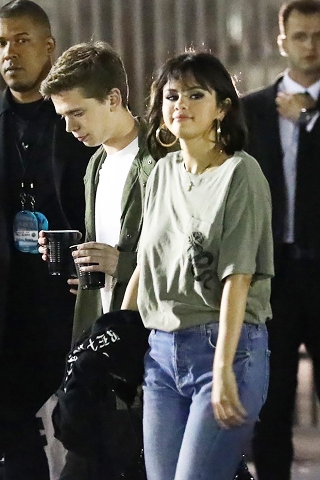 Selena Gomez: Bạn trai tin đồn giống Brooklyn Beckham - Ảnh 1.