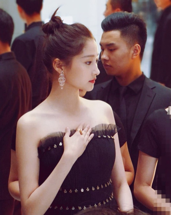 Không cần photoshop, bạn gái Luhan đẹp không tì vết bất chấp cả camera thường - Ảnh 7.