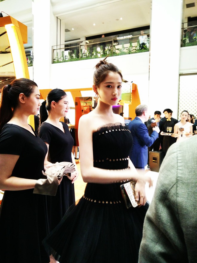 Không cần photoshop, bạn gái Luhan đẹp không tì vết bất chấp cả camera thường - Ảnh 9.