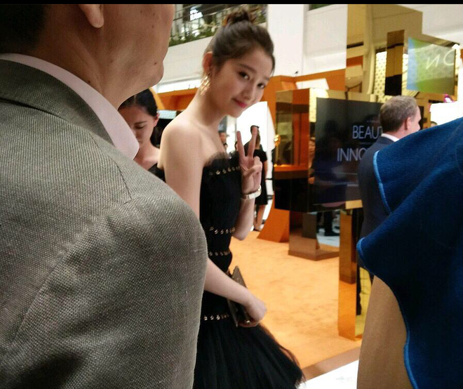 Không cần photoshop, bạn gái Luhan đẹp không tì vết bất chấp cả camera thường - Ảnh 18.
