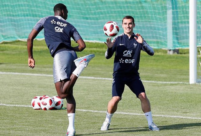 Griezmann và Pogba tập làm thủ môn trước trận chung kết World Cup 2018 - Ảnh 4.