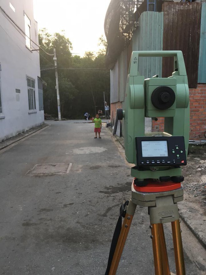 Khi bạn l&agrave;m nghề trắc địa nhưng người kh&aacute;c cứ tưởng bạn l&agrave; photographer v&agrave; đến xin 1 kiểu ảnh - Ảnh 1.