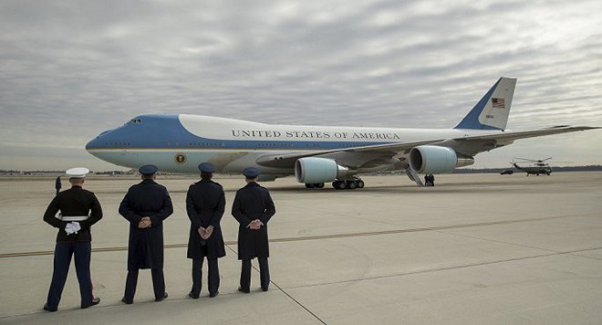 Ông Donald Trump muốn độ lại máy bay Air Force One sao cho đậm chất Mỹ hơn và đây là các phương án - Ảnh 1.