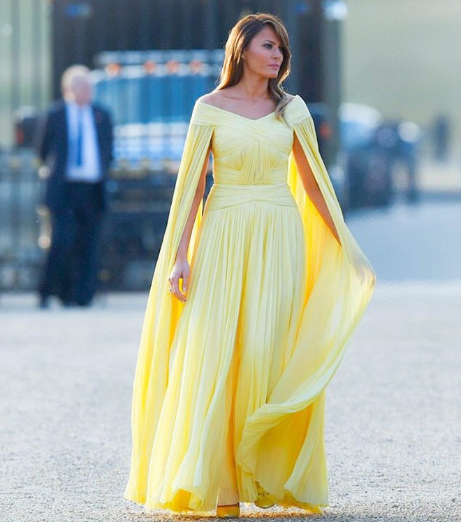 Bà Melania Trump “chiếm sóng MXH” với chiếc đầm được ví như đầm của Belle trong Người đẹp và quái vật - Ảnh 3.