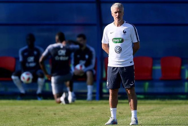 Griezmann v&agrave; Pogba tập l&agrave;m thủ m&ocirc;n trước trận chung kết World Cup 2018 - Ảnh 3.
