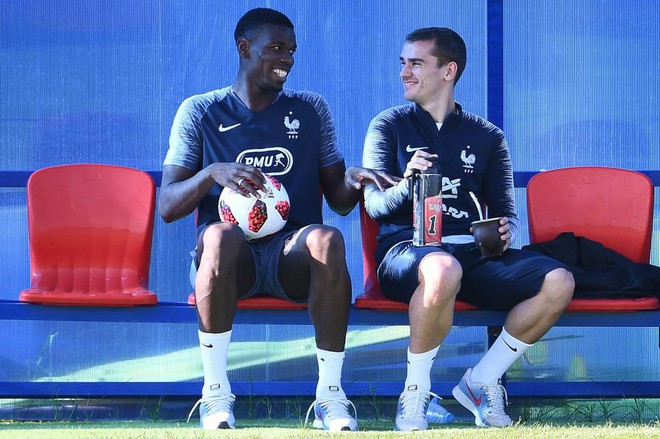 Pogba khen Griezmann l&agrave; Zidane mới của b&oacute;ng đ&aacute; Ph&aacute;p - Ảnh 1.