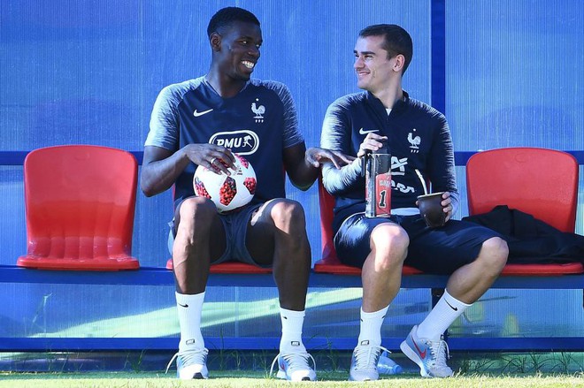 Pogba khen Griezmann là Zidane mới của bóng đá Pháp - Ảnh 1.