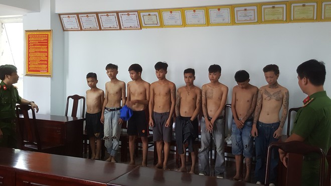 Vụ truy s&aacute;t đến chết ở TP Huế: Bắt nh&oacute;m thanh thiếu ni&ecirc;n dưới 19 tuổi giết người v&igrave; d&aacute;m nh&igrave;n đểu m&igrave;nh khi đang nhậu - Ảnh 1.