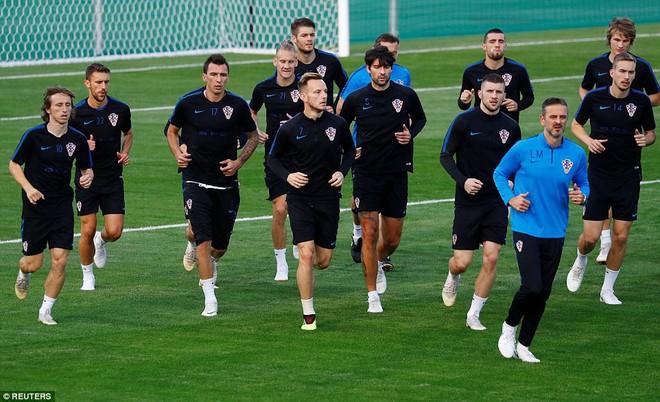 Kh&ocirc;ng kh&iacute; căng thẳng, nặng nề trong buổi tập của d&agrave;n sao Croatia - Ảnh 2.