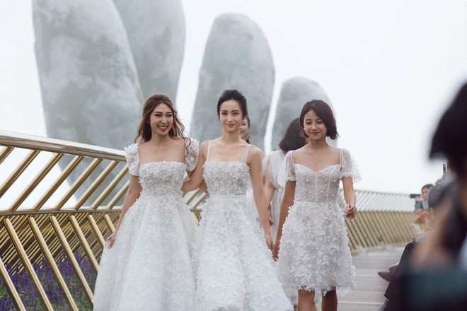 Dàn mỹ nhân Tháng năm rực rỡ diện váy mỏng trên độ cao 1.400m, cùng catwalk cho NTK Chung Thanh Phong - Ảnh 2.