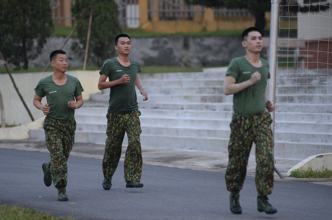 Sao nhập ngũ: Mr. Cần Trô Xuân Nghị liên tục đuối sức, thở không nổi vì thử thách quá nặng - Ảnh 3.