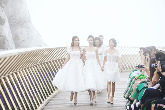 Dàn mỹ nhân Tháng năm rực rỡ diện váy mỏng trên độ cao 1.400m, cùng catwalk cho NTK Chung Thanh Phong - Ảnh 3.