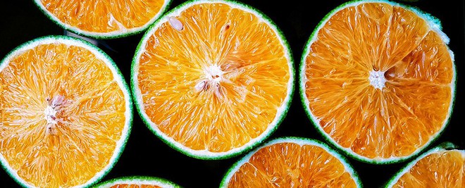 Đ&acirc;y l&agrave; loại quả ai cũng n&ecirc;n ăn nếu KH&Ocirc;NG muốn mắt dễ m&ugrave; khi về gi&agrave; - Ảnh 1.