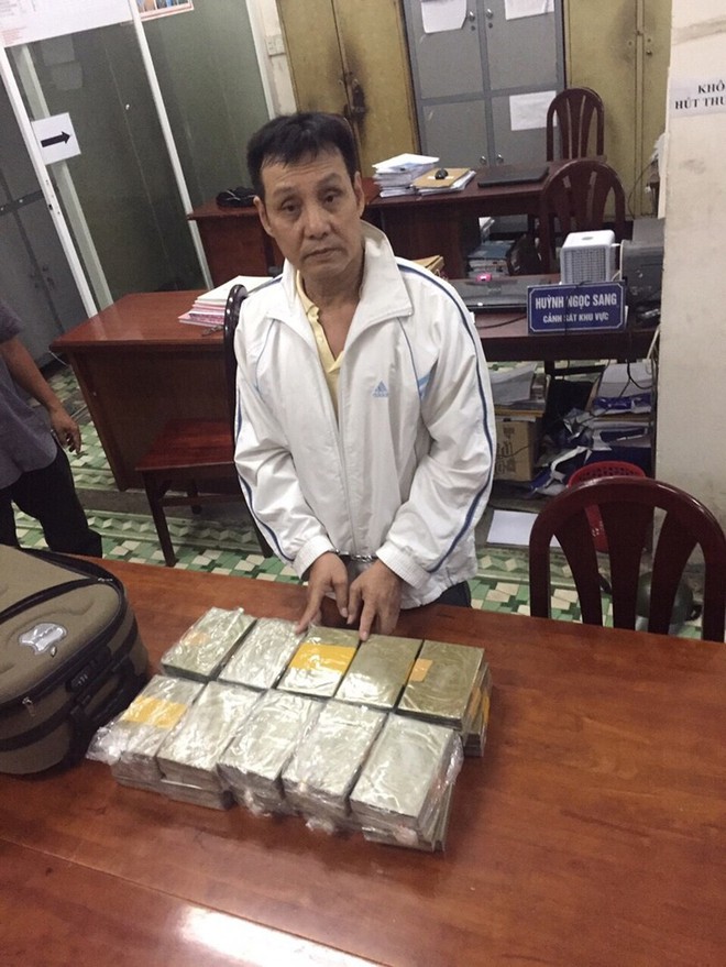 H&agrave;nh tr&igrave;nh theo dấu đường d&acirc;y heroin khủng nhất TP.HCM - Ảnh 2.