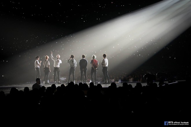 Nổi tiếng l&agrave; 3 fandom đ&aacute;nh đ&acirc;u thắng đ&oacute;, đ&acirc;y ch&iacute;nh l&agrave; những thế mạnh ri&ecirc;ng của fan BTS, EXO, Wanna One - Ảnh 1.