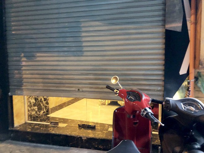Nh&agrave; h&agrave;ng Phoenix sập cửa, cản trở đo&agrave;n kiểm tra - Ảnh 3.