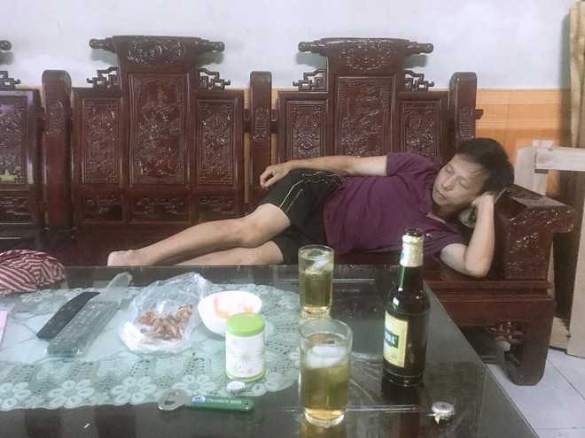 Gi&agrave;nh TV cho bằng được xong ngủ, đ&ograve;i tắt th&igrave; kh&ocirc;ng cho, tr&ecirc;n đời n&agrave;y chỉ c&oacute; đồng ch&iacute; bố! - Ảnh 11.
