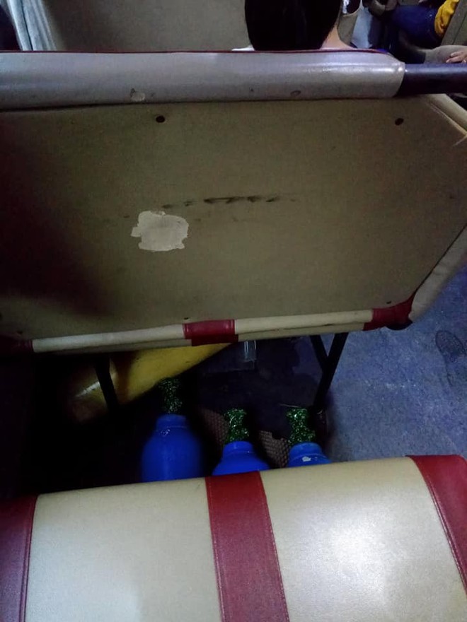 Cư dân mạng hoang mang khi nhìn thấy nhiều bình khí lạ được đặt ngay dưới ghế ngồi của xe bus - Ảnh 3.