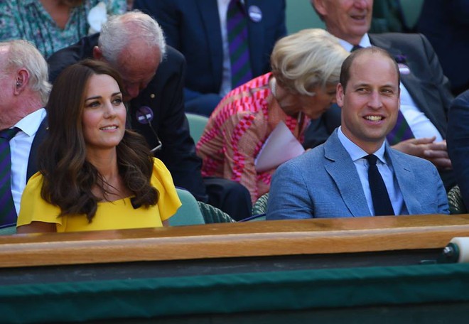 Khi Meghan Markle đang bị chỉ trích vì thích chơi nổi thì Kate Middleton được khen nức lời vì quá rạng rỡ - Ảnh 5. Khi Meghan Markle đang bị chỉ trích vì thích chơi nổi thì Kate Middleton được khen nức lời vì quá rạng rỡ - Ảnh 5.