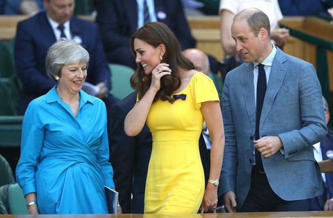 Mặc chiếc váy tone vàng rực rỡ, Kate Middleton được khen nức lời vì quá xinh đẹp và rạng rỡ - Ảnh 6.