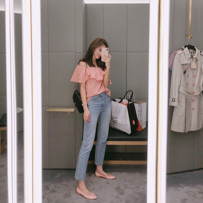 Đừng nghĩ mặc jeans là không điệu được, cứ nhìn các nàng blogger lên đồ cực xinh qua 15 set đồ này sẽ biết ngay - Ảnh 10.