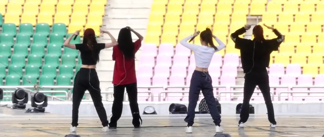 V&ograve;ng eo của bộ đ&ocirc;i mỹ nh&acirc;n Black Pink lại g&acirc;y b&atilde;o v&igrave; thon kh&oacute; tin, c&oacute; thể được xem l&agrave; nhỏ nhất Kpop - Ảnh 3.