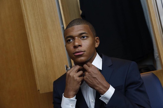 Kh&ocirc;ng chỉ l&agrave; người h&ugrave;ng s&acirc;n cỏ, Mbappe - tiền đạo si&ecirc;u sao của tuyển Ph&aacute;p c&ograve;n l&agrave; &ldquo;so&aacute;i ca &aacute;o trắng&rdquo; đ&iacute;ch thực - Ảnh 10.