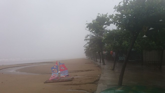 Mưa lớn nhiều ng&agrave;y, người d&acirc;n Nghệ An lội nước đi l&agrave;m - Ảnh 3.