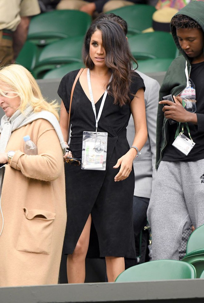 Trang phục của Meghan Markle tại Wimbledon 2018 hóa ra lại là ẩn ý lãng mạn giữa cô và Hoàng tử Harry - Ảnh 4.