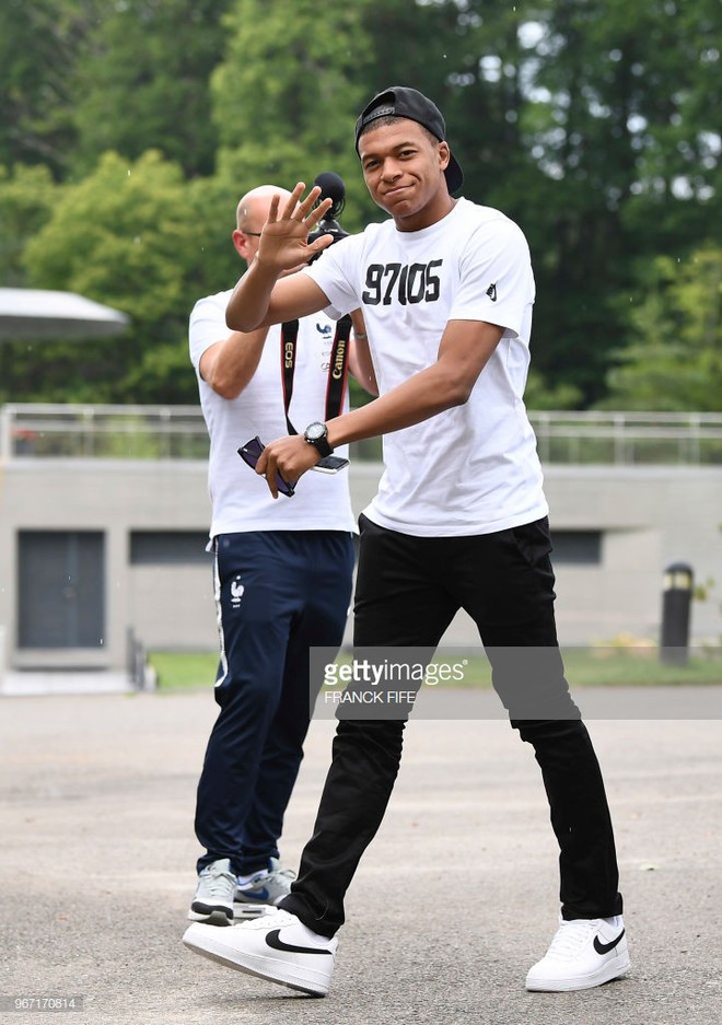 Kh&ocirc;ng chỉ l&agrave; người h&ugrave;ng s&acirc;n cỏ, Mbappe - tiền đạo si&ecirc;u sao của tuyển Ph&aacute;p c&ograve;n l&agrave; &ldquo;so&aacute;i ca &aacute;o trắng&rdquo; đ&iacute;ch thực - Ảnh 5.