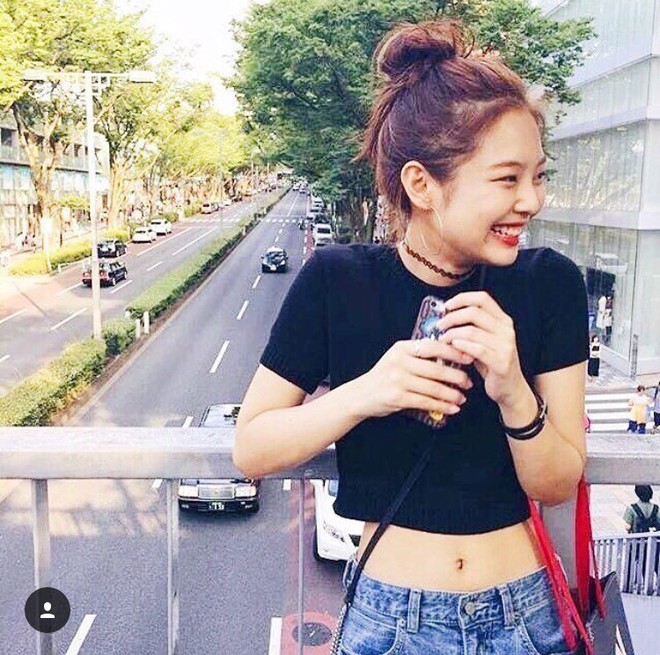 V&ograve;ng eo của bộ đ&ocirc;i mỹ nh&acirc;n Black Pink lại g&acirc;y b&atilde;o v&igrave; thon kh&oacute; tin, c&oacute; thể được xem l&agrave; nhỏ nhất Kpop - Ảnh 10.