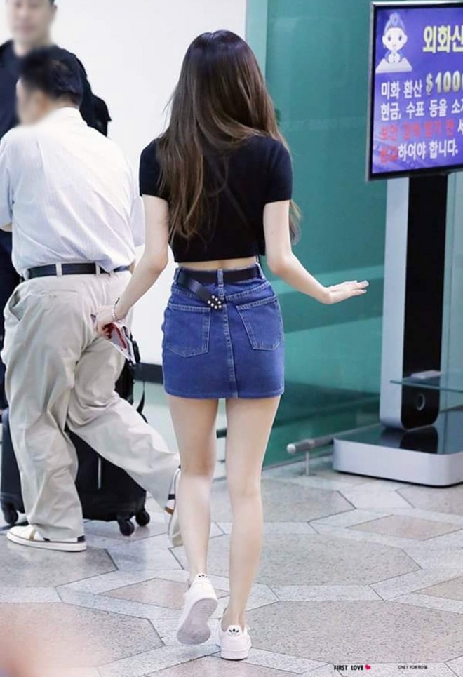 V&ograve;ng eo của bộ đ&ocirc;i mỹ nh&acirc;n Black Pink lại g&acirc;y b&atilde;o v&igrave; thon kh&oacute; tin, c&oacute; thể được xem l&agrave; nhỏ nhất Kpop - Ảnh 12.